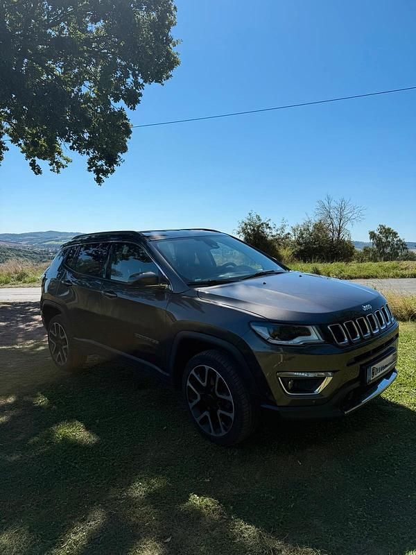 Grau Gebraucht 2018 Jeep Compass Limited SUV | 12.999 € (Superpreis) - Bild 1/4