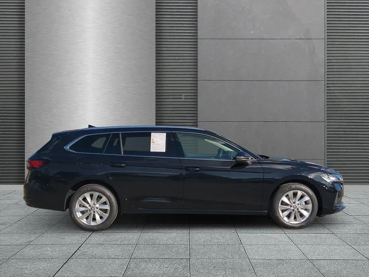 Gebraucht Skoda Superb Selection 150 PS (110 kW) 2025 Onyxschwarz metallic Kombi