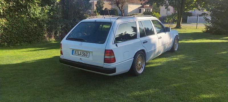 Gebraucht Mercedes E230 132 PS (97 kW) 1989 Weiß Kombi