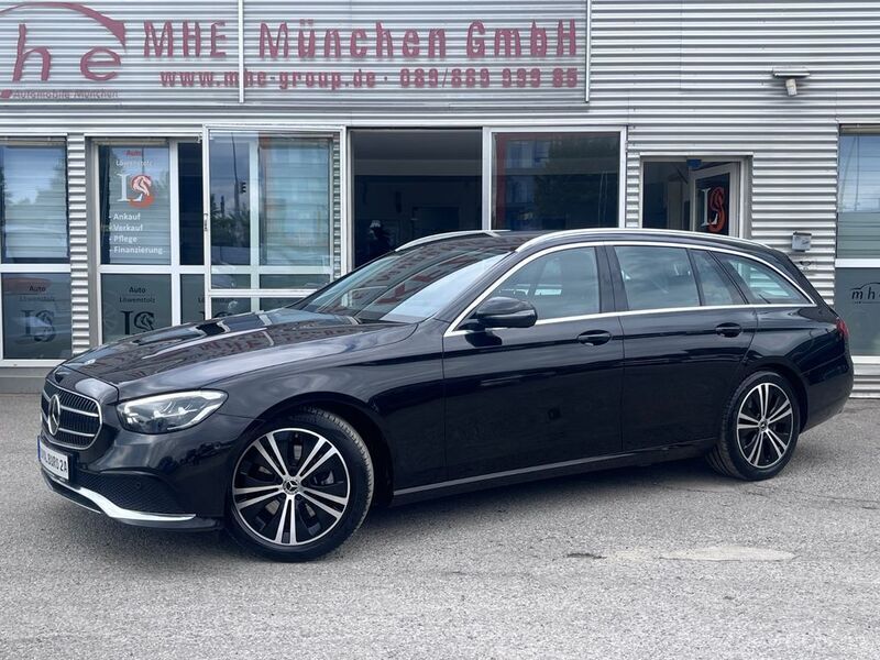 Schwarz Gebraucht 2021 Mercedes E220 Avantgarde Limousine | 26.990 € (Superpreis) - Bild 1/4