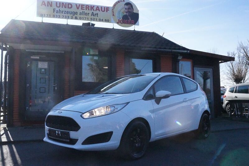 Weiß Gebraucht 2017 Ford Fiesta Trend Kleinwagen | 4.390 € (Fairer Preis) - Bild 1/4