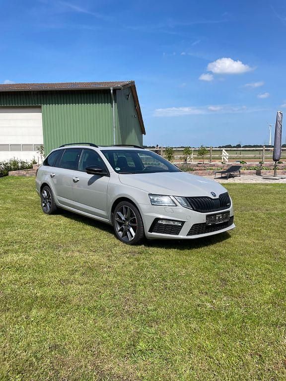 Grau Gebraucht 2019 Skoda Octavia vRS Kombi | 19.799 € (Fairer Preis) - Bild 1/4