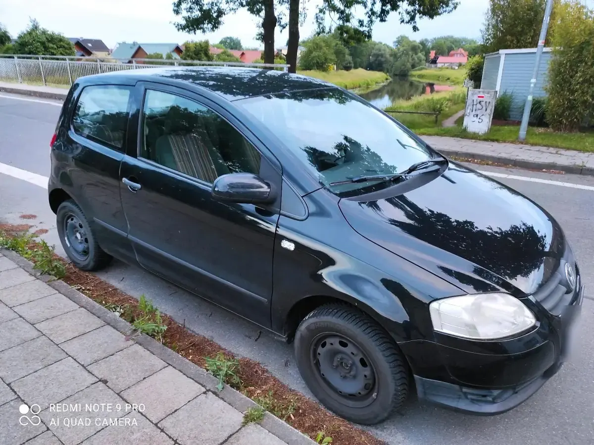 Gebraucht VW Fox 54 PS (39 kW) 2008 Schwarz Kleinwagen