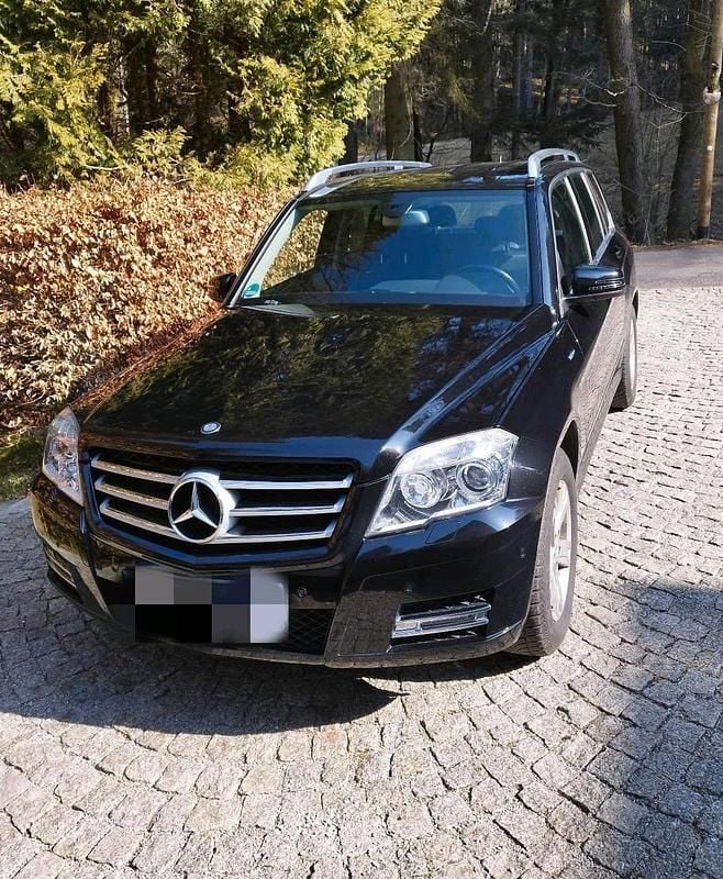 Schwarz Gebraucht 2011 Mercedes GLK200 SUV | 9.690 € (Fairer Preis) - Bild 1/4