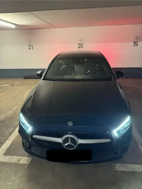 Gebraucht Mercedes A200 163 PS (119 kW) 2021 Schwarz Limousine
