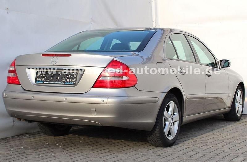Gebraucht Mercedes E200 122 PS (89 kW) 2006 Grau Limousine