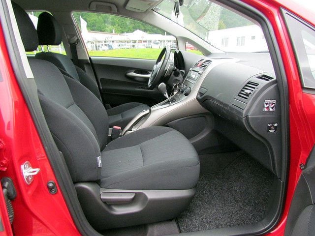 Gebraucht Toyota Auris 124 PS (91 kW) 2008 Rot Limousine