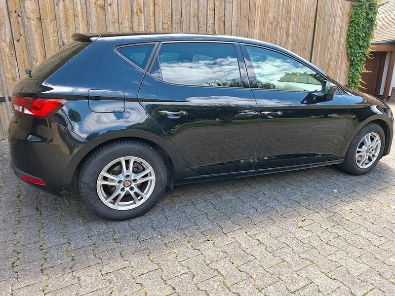 Schwarz Gebraucht 2014 Seat Leon FR Limousine | 9.900 € (Guter Preis) - Bild 1/4