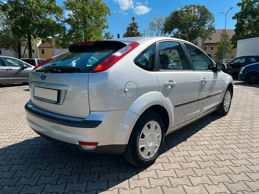 Gebraucht Ford Focus Fun X 101 PS (74 kW) 2006 Silber Limousine