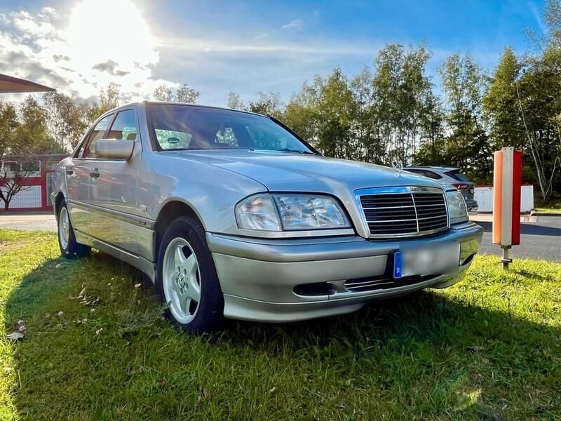 Silber Gebraucht 1998 Mercedes C180 Classic Limousine | 3.000 € (Fairer Preis) - Bild 1/4