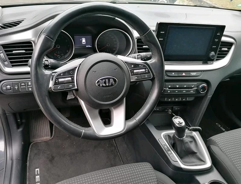 Gebraucht Kia Ceed Edition 7 101 PS (74 kW) 2021 Grau Kleinwagen