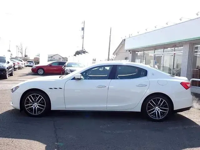 Gebraucht Maserati Ghibli 330 PS (242 kW) 2018 Weiß Limousine