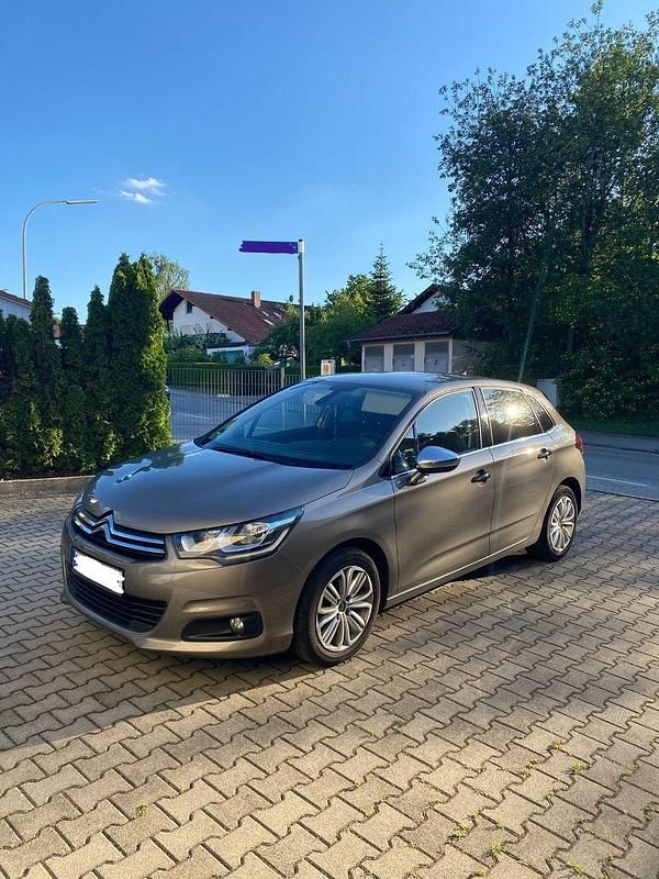 Grau Gebraucht 2016 Citroën C4 Limousine | 6.990 € (Teuer) - Bild 1/4