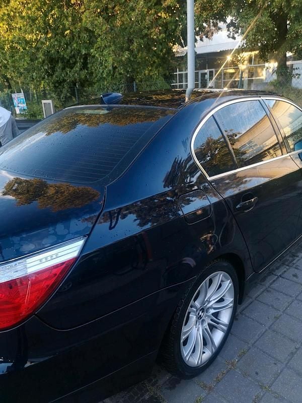 Gebraucht BMW 525 197 PS (144 kW) 2009 Blau Limousine