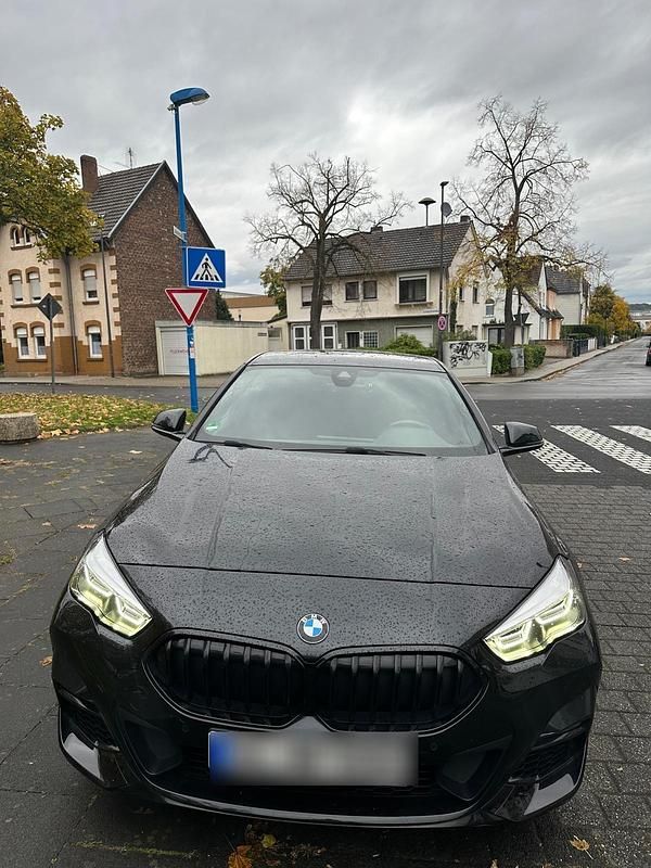 Schwarz Gebraucht 2023 BMW 220 Sport Line Limousine | 27.000 € (Superpreis) - Bild 1/4