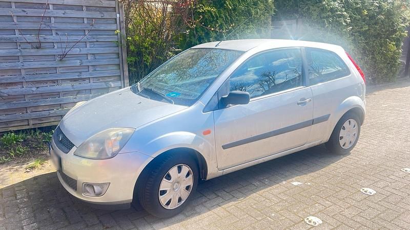 Gebraucht Ford Fiesta 70 PS (51 kW) 2007 Silber Kleinwagen