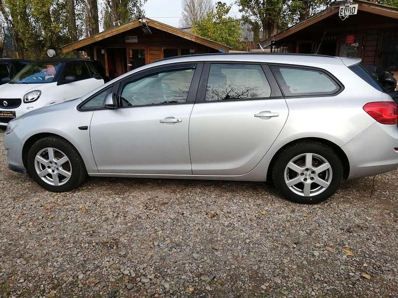 Gebraucht Opel Astra Edition 120 PS (88 kW) 2011 Silber Kombi