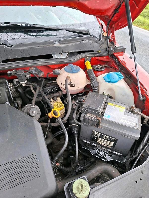 Second-hand VW Lupo 60 CP (44 kW) 2004 Roșu Hatchback