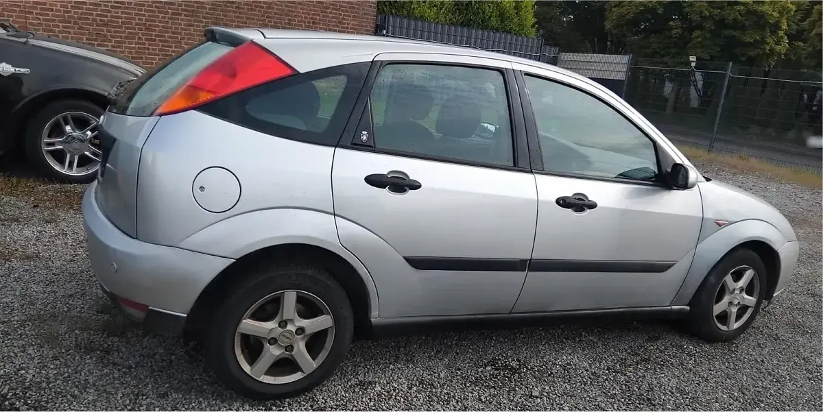 Gebraucht Ford Focus 101 PS (74 kW) 2000 Silber Kombi