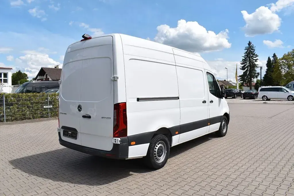 Nouă Mercedes Sprinter 170 CP (125 kW) 2026 Alb Van