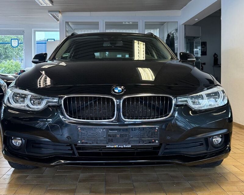 Schwarz Gebraucht 2019 BMW 318 Kombi | 13.800 € (Guter Preis) - Bild 1/4