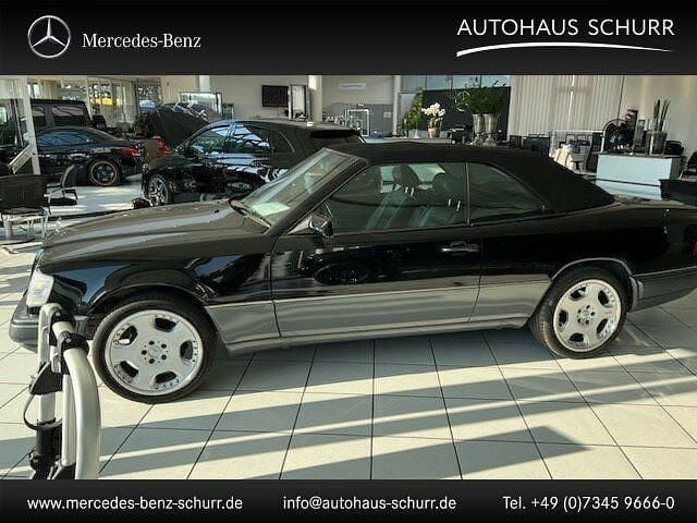 Schwarz Gebraucht 1994 Mercedes E200 Cabrio | 32.700 € - Bild 1/4