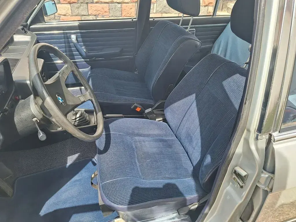 Gebraucht BMW 518 90 PS (66 kW) 1977 Silber Limousine