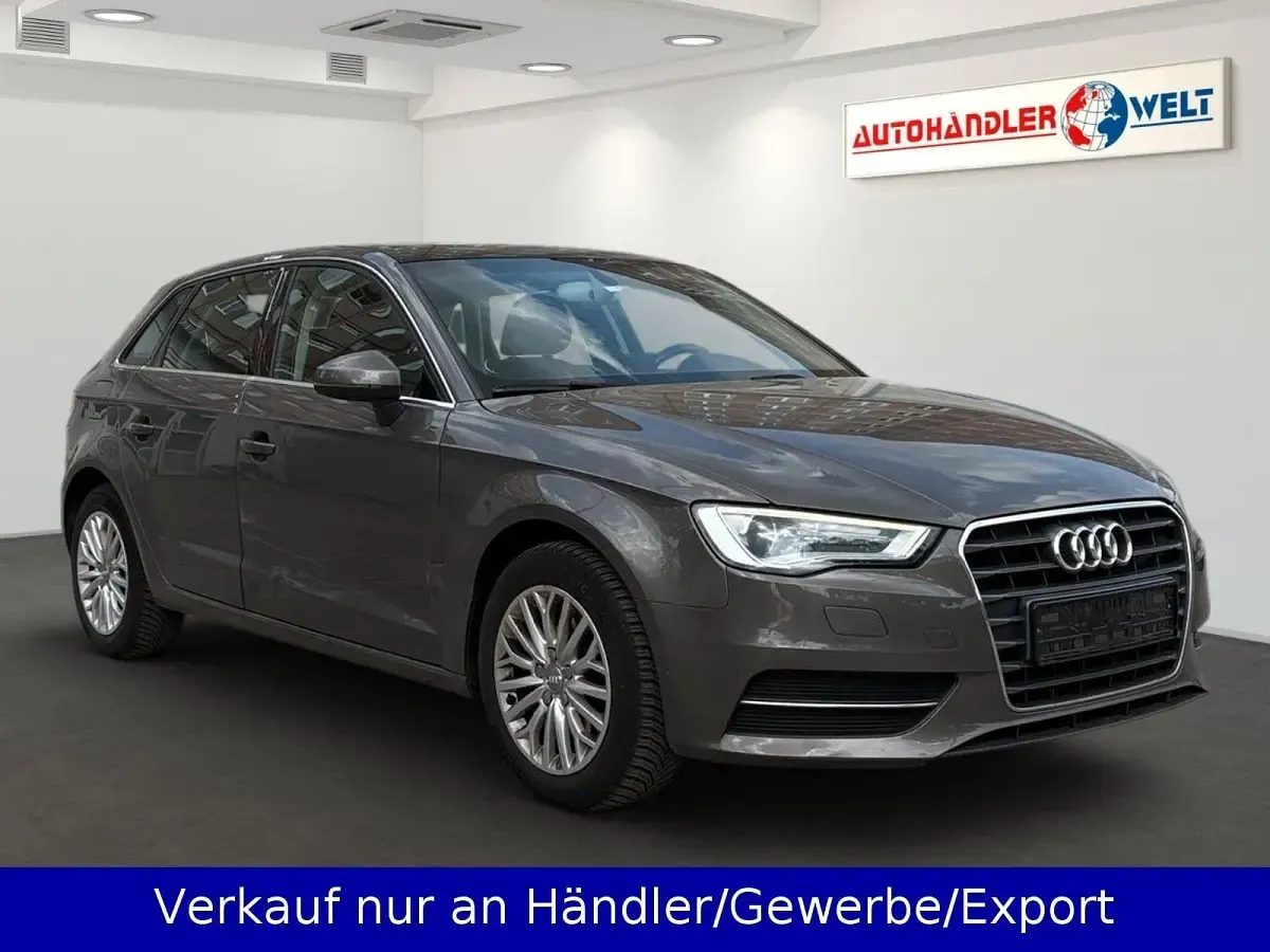 Używany Audi A3 Ambiente 150 KM (110 kW) 2014 Szary Sedan/Limuzyna