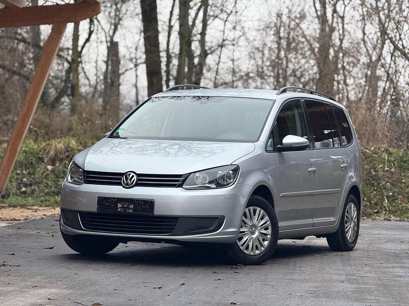 Silber Gebraucht 2010 VW Touran Van / Kleinbus | 5.490 € (Etwas zu teuer) - Bild 1/4