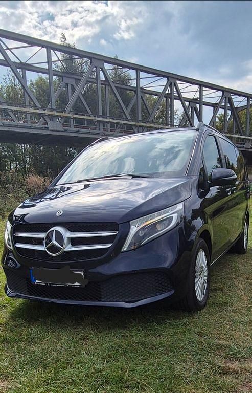 Blau Gebraucht 2021 Mercedes V300 Van / Kleinbus | 53.000 € - Bild 1/4