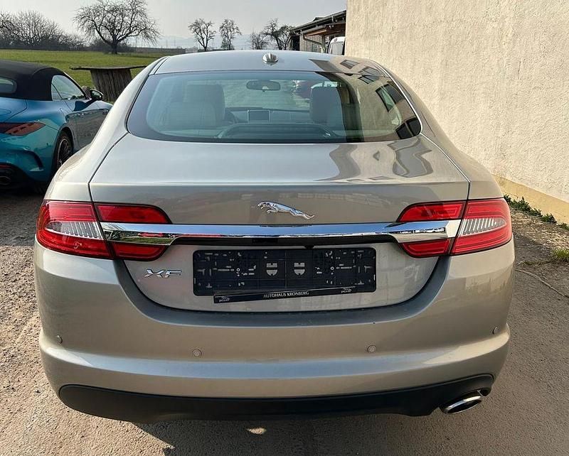 Gebraucht Jaguar XF 190 PS (139 kW) 2012 Silber Limousine