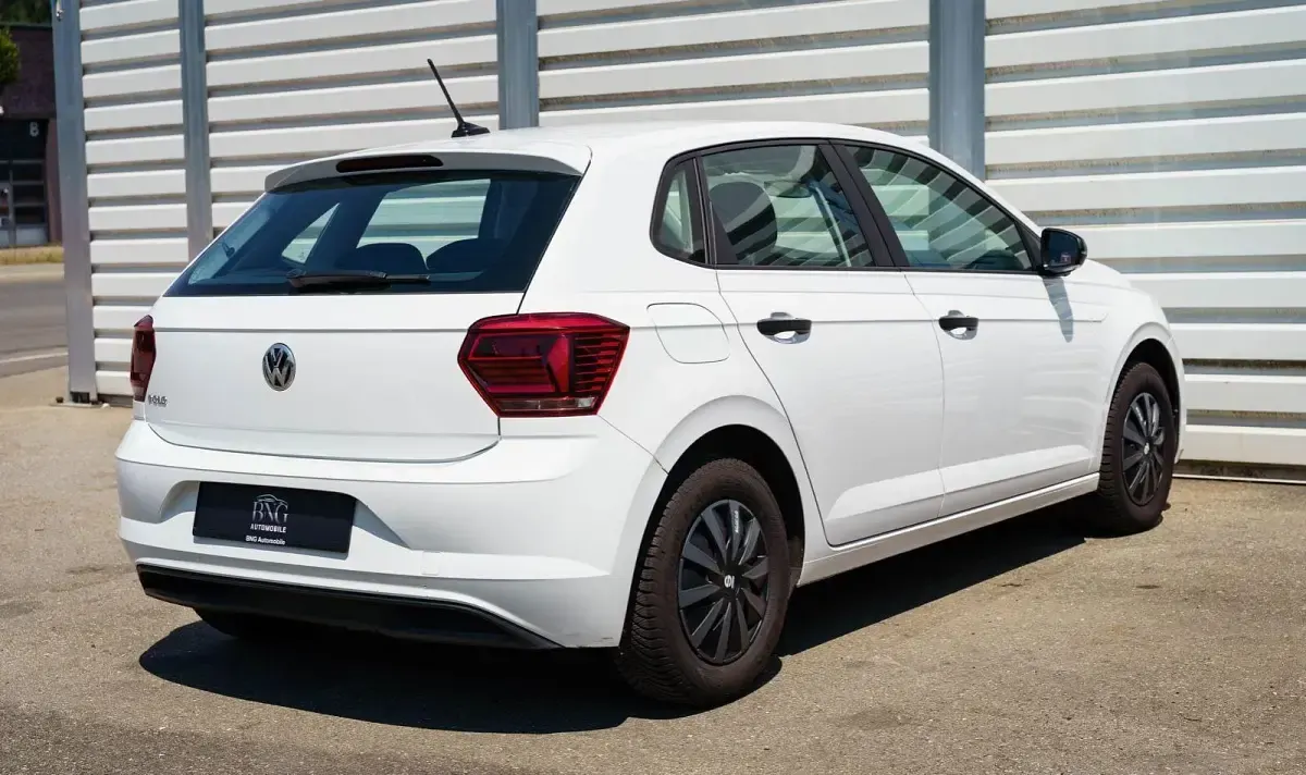 Gebraucht VW Polo Trendline 75 PS (55 kW) 2017 Weiß Kleinwagen