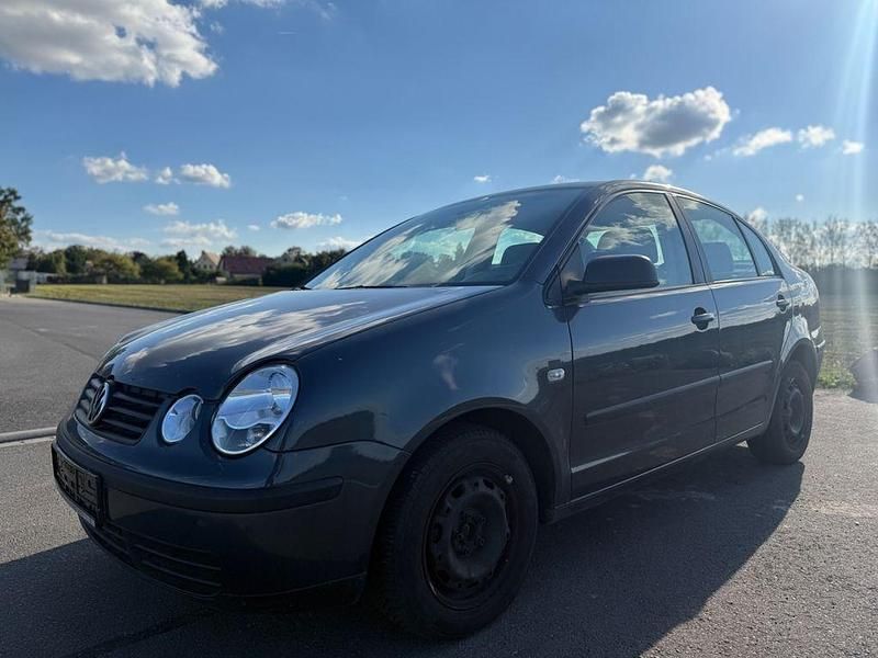 Grau Gebraucht 2004 VW Polo Comfortline Limousine | 1.399 € (Guter Preis) - Bild 1/4