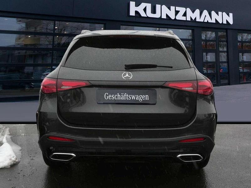 Gebraucht Mercedes GLC220 AMG 197 PS (144 kW) 2026 Polarweiß SUV