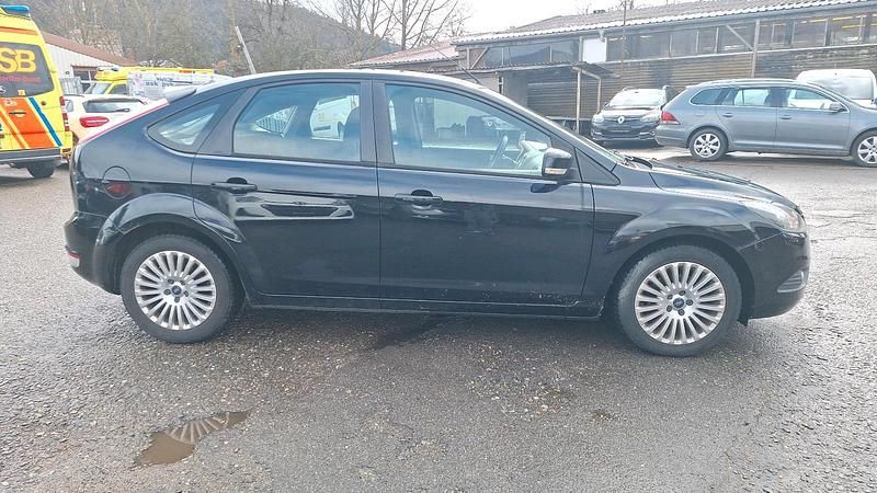 Gebraucht Ford Focus 101 PS (74 kW) 2011 Schwarz Limousine