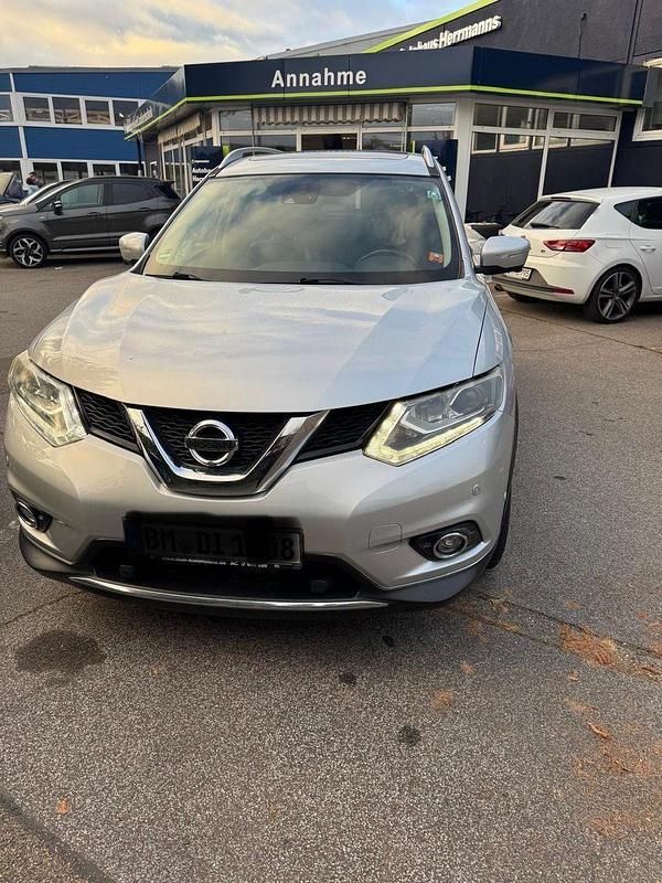 Silber Gebraucht 2016 Nissan X-Trail Tekna SUV | 13.450 € (Guter Preis) - Bild 1/4