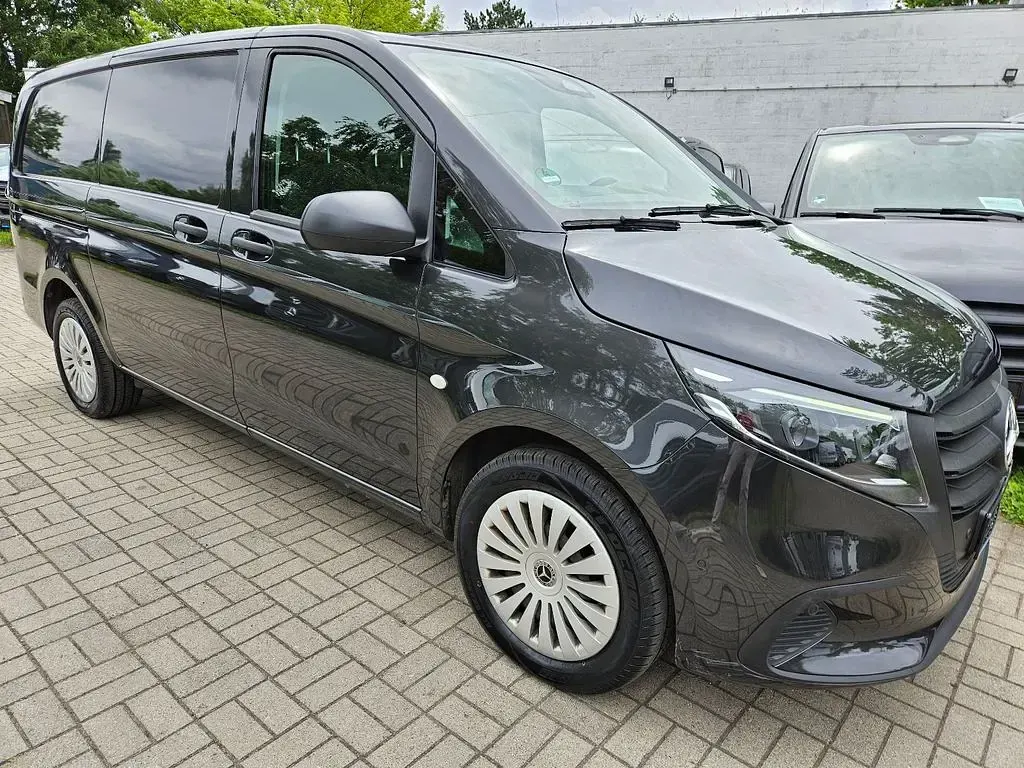 Gebraucht Mercedes Vito 163 PS (119 kW) 2025 Grau Van