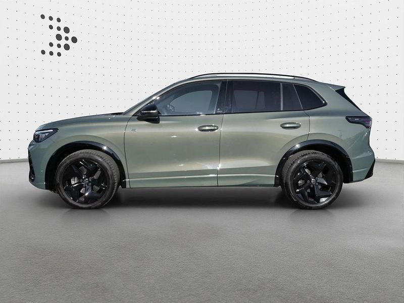 Gebraucht VW Tiguan R-line 150 PS (110 kW) 2024 Grün SUV