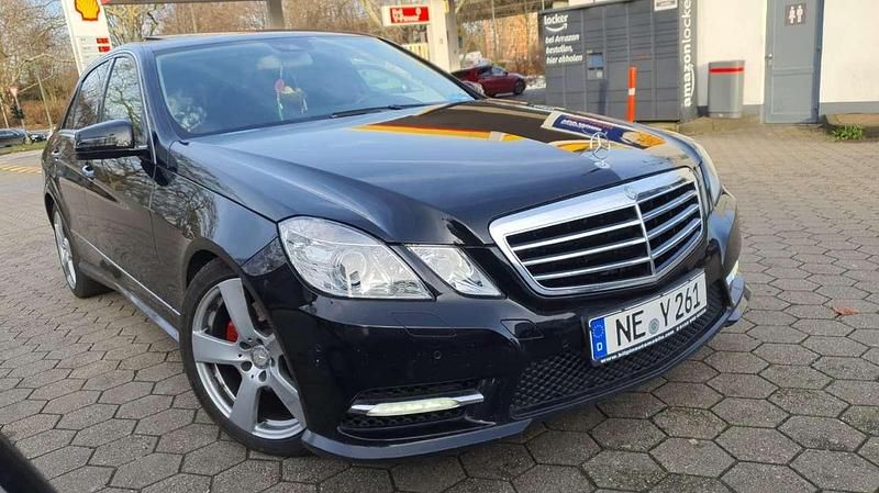 Gebraucht Mercedes E250 Avantgarde 204 PS (150 kW) 2013 Schwarz Limousine