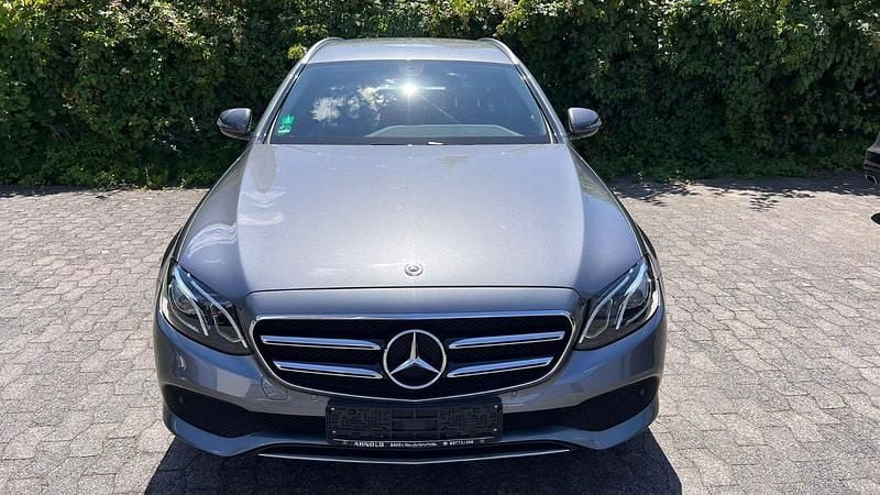 Grau Gebraucht 2019 Mercedes E220 Avantgarde Kombi | 22.900 € (Superpreis) - Bild 1/4