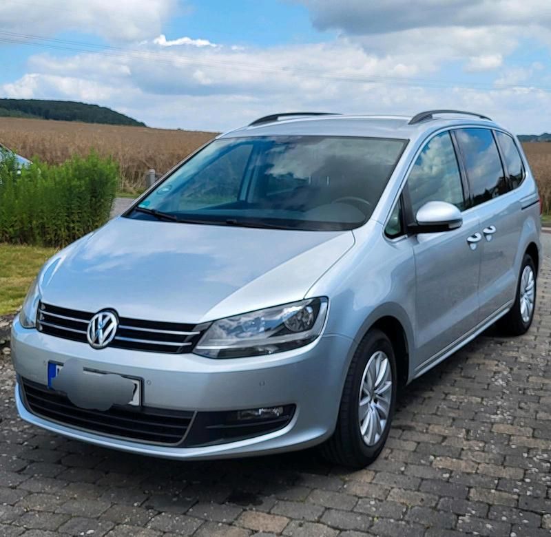 Silber Gebraucht 2013 VW Sharan Comfortline Van / Kleinbus | 11.500 € (Teuer) - Bild 1/4