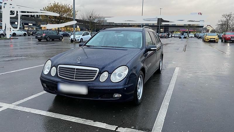 Second-hand Mercedes E220 150 CP (110 kW) 2004 Albastru Break