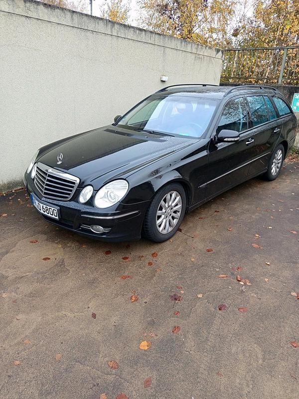Schwarz Gebraucht 2007 Mercedes E280 Avantgarde Kombi | 2.950 € (Teuer) - Bild 1/4
