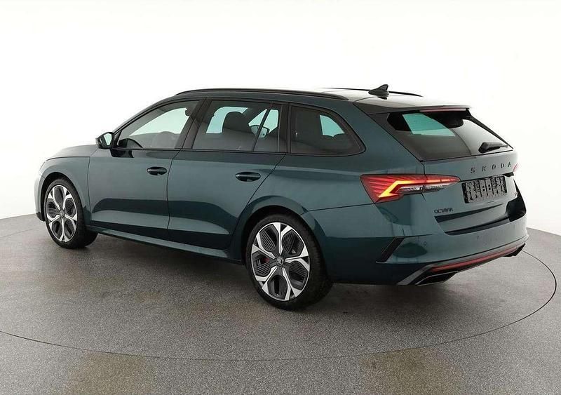 Amazonas grün metallic (individuallackierung) Neu 2025 Skoda Octavia RS Kombi | 43.584 € (Fairer Preis) - Bild 1/1