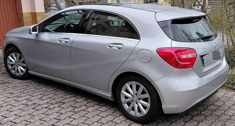 Gebraucht Mercedes 180 122 PS (89 kW) 2015 Silber Limousine