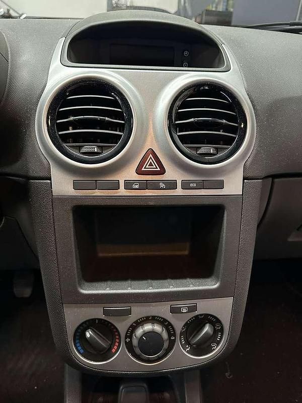 Gebraucht Opel Corsa Basis 87 PS (63 kW) 2012 Rot Limousine