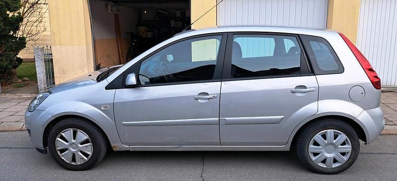 Gebraucht Ford Fiesta 80 PS (58 kW) 2007 Silber Kleinwagen