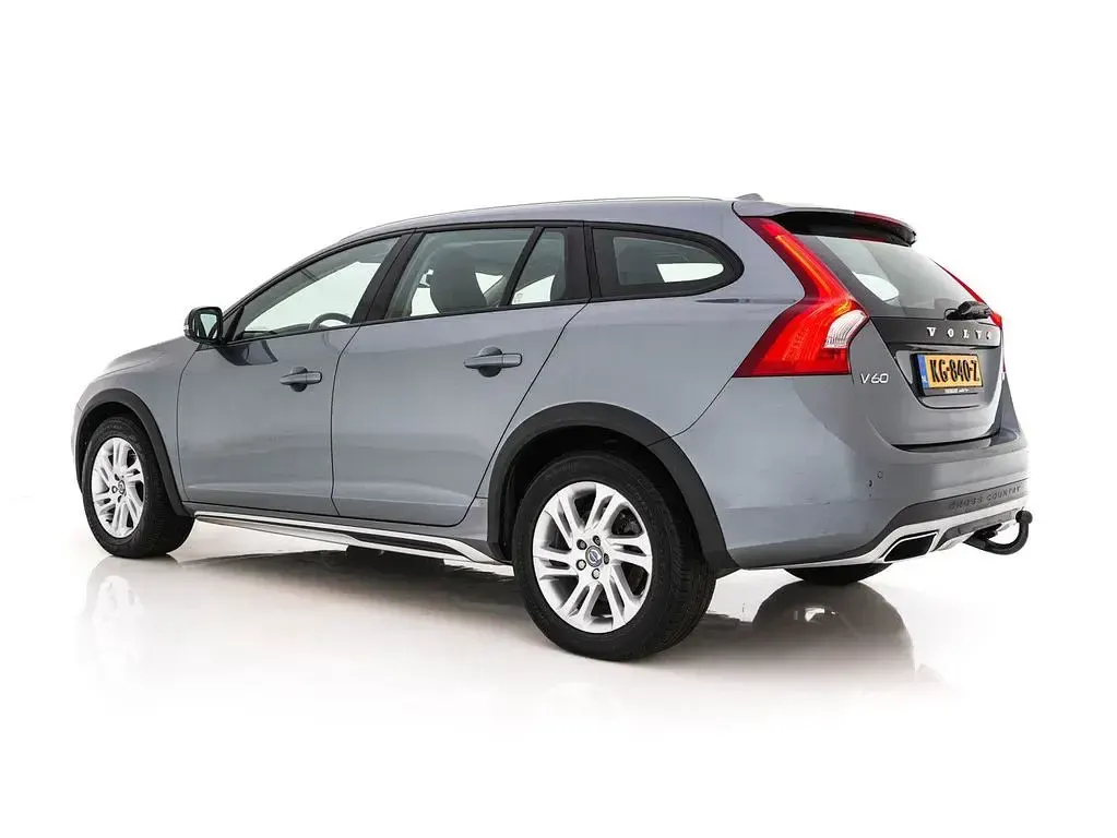 Gebraucht Volvo V60 CC Business Edition 150 PS (110 kW) 2015 Grau Kombi