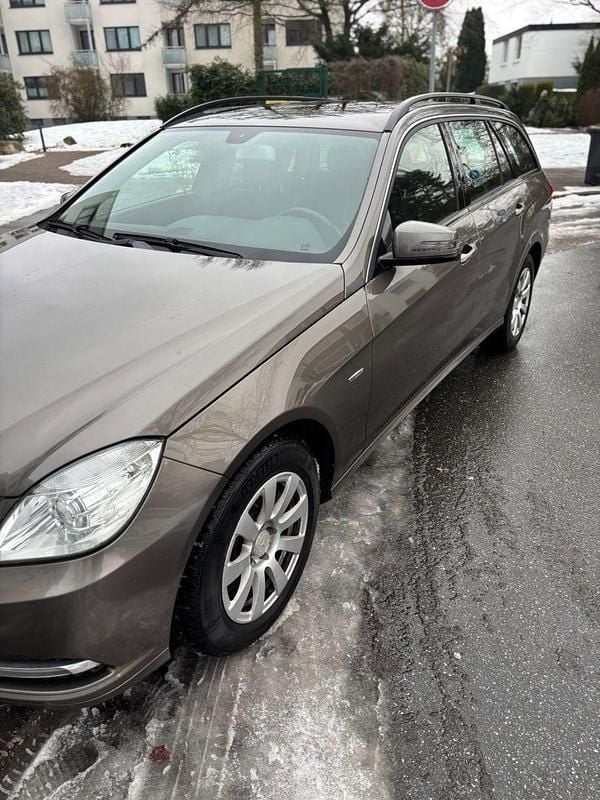 Gebraucht Mercedes E220 Avantgarde 170 PS (125 kW) 2012 Braun Kombi
