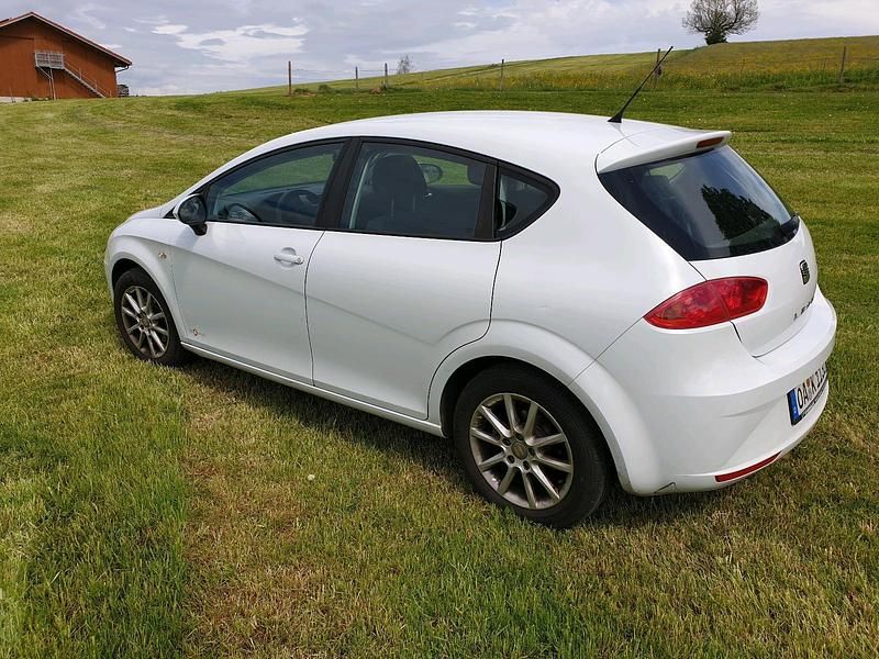 Gebraucht Seat Leon 105 PS (77 kW) 2012 Weiß Limousine